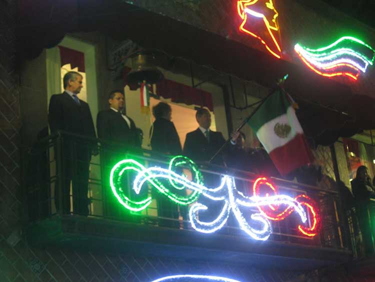 Rechiflas contra autoridades enmarcan fiestas patrias en Texmelucan
