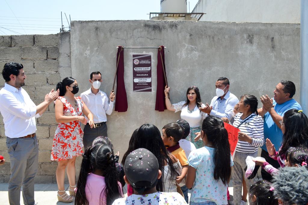 Entregan pavimentación de calle 12 de diciembre en Atoyatenco