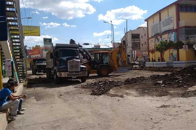 Acusan caos vehicular en Texmelucan por mala planeación de obra en la Avenida Libertad