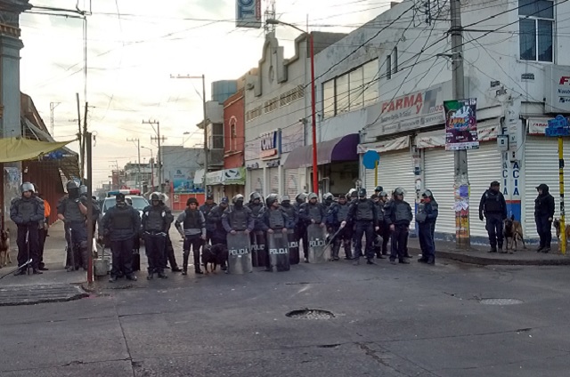 Policías cuidan que no se instalen ambulantes en Texmelucan