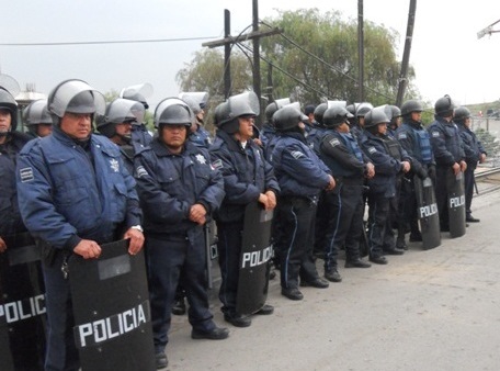 Policía de Texmelucan se dispara con su arma en el pie