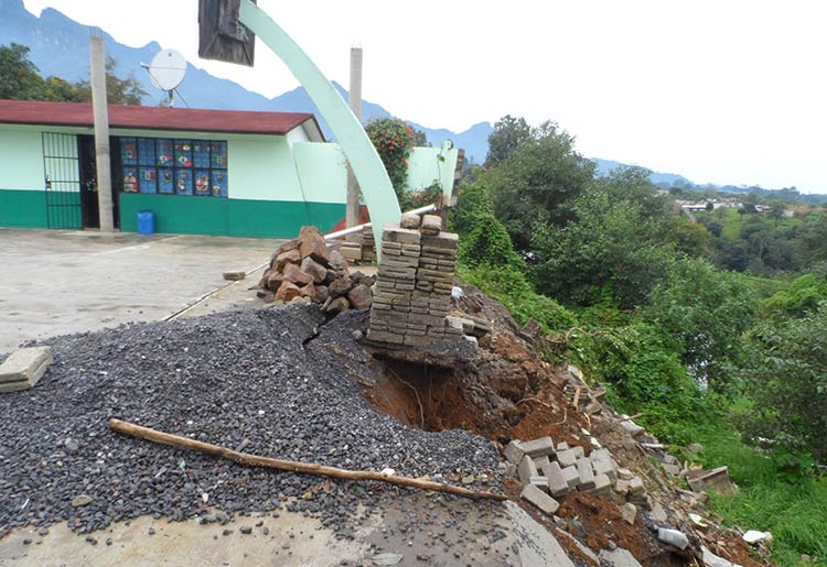 Por tromba, suspenden clases en cinco municipios de la Sierra