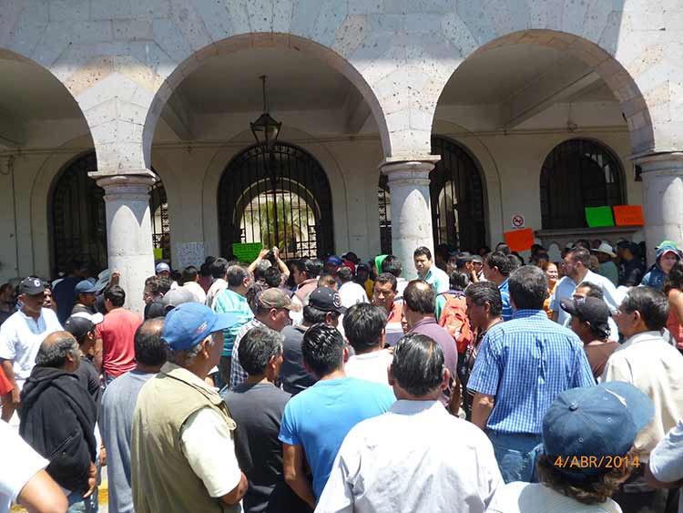 Protestan comerciantes de Teziutlán contra alza de impuestos