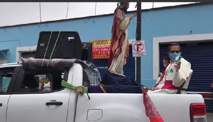 Realizan Domingo de Ramos en recorrido por las calles en Teziutlán