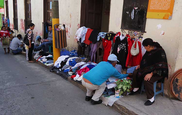 Invade ropa americana y pirata el tianguis de Zacapoaxtla | Municipios  Puebla | Noticias del estado de Puebla