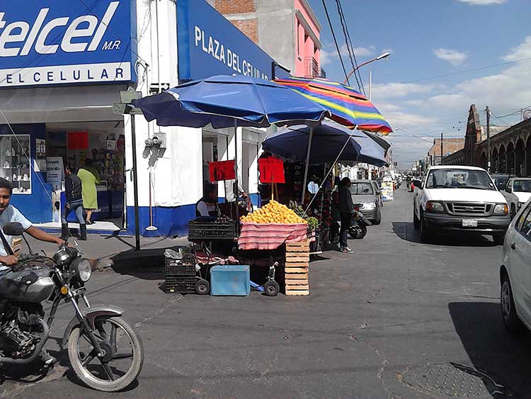 Amagan mercaderes con tomar las calles de Texmelucan contra el ambulantaje