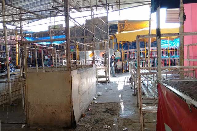 Ocasiona molestia la reducción del tianguis de Texmelucan