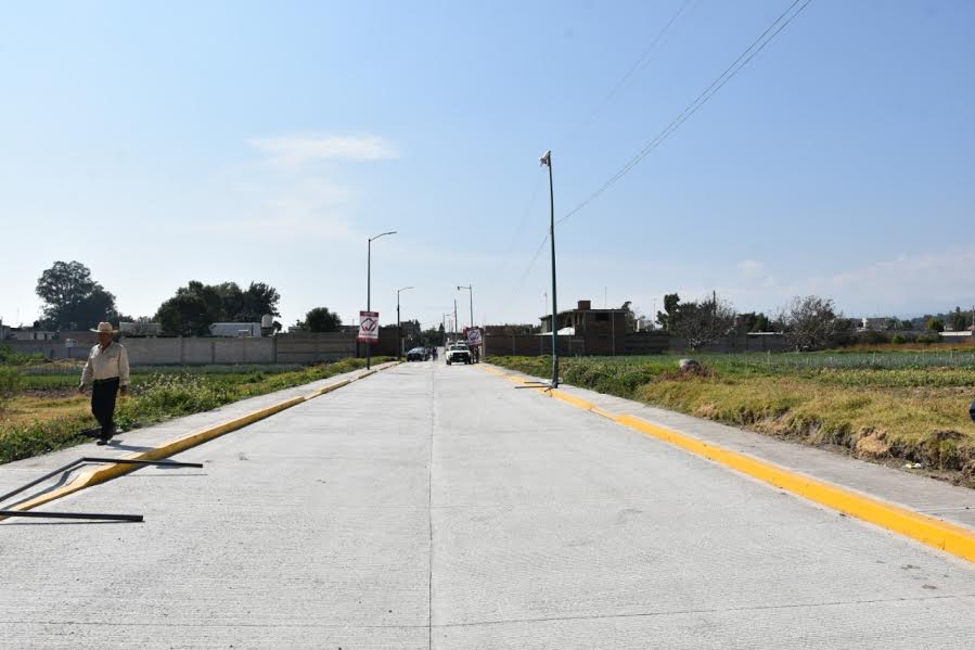 Inauguran calle con concreto hidráulico en Texmelucan
