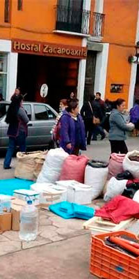 Tianguistas ignoran a comuna y venden en zócalo de Zacapoaxtla