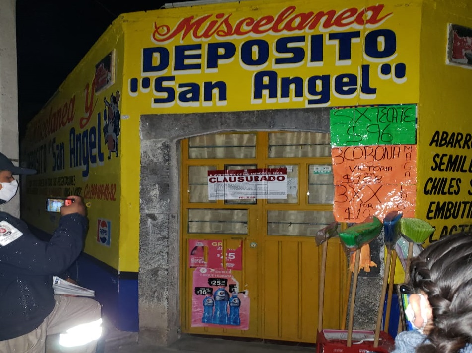 Clausuran tres tiendas tras muerte de cinco personas en El Seco