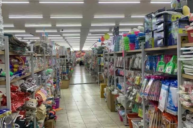 Tiendas chinas en Puebla liquidan mercancía tras operativos oficiales