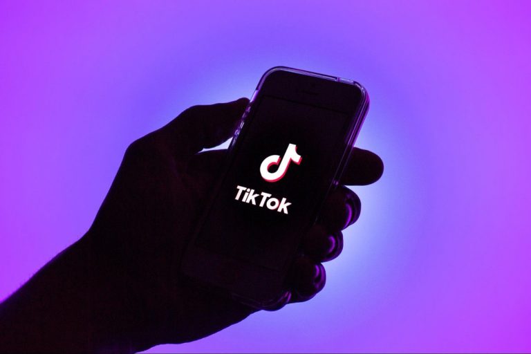 Demandan 14 estados de EU a TikTok por daños a la salud mental de menores