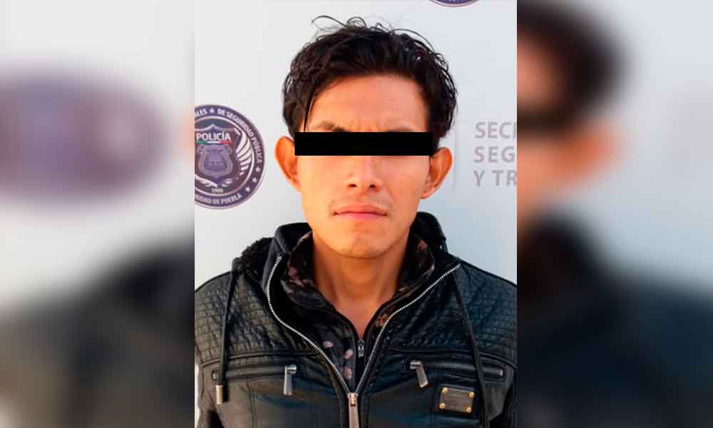 Lo detienen por robar a taxista en Puebla capital