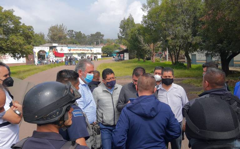 VIDEO Camión de policía arrolla a normalista en Tiripetío, Michoacán