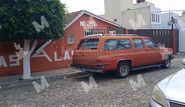 VIDEO Le dan el tiro de gracia a joven y lo dejan en vehículo en calles de Puebla capital