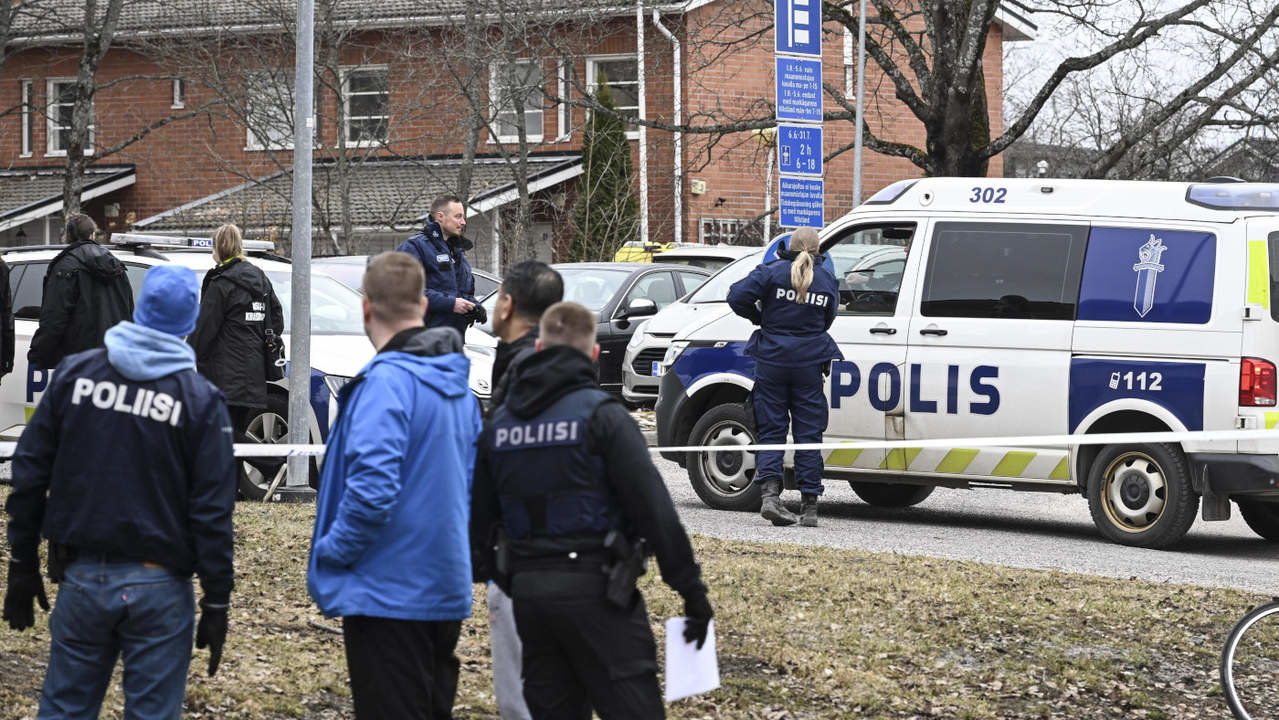 Niño de 12 años mata a compañero de escuela y deja heridos a otros en Finlandia