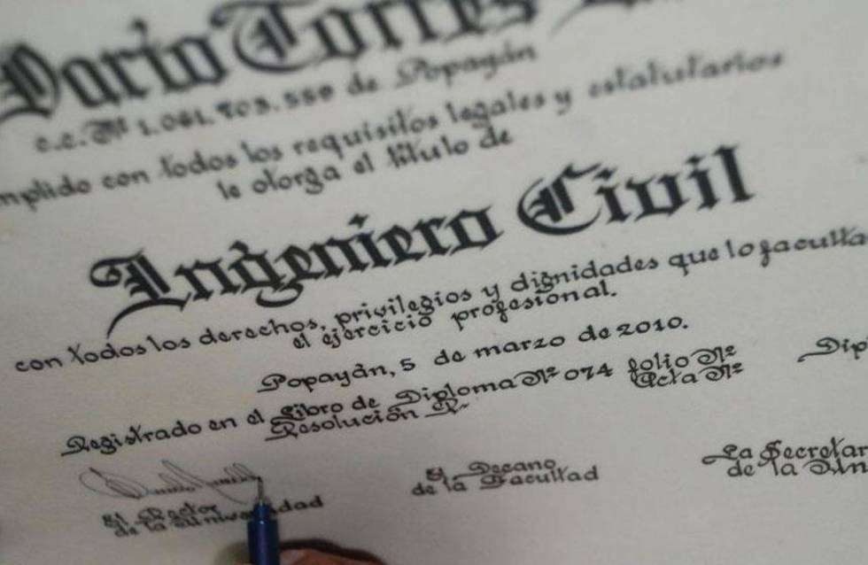 Vendían en Facebook a 5 mil pesos títulos profesionales en Puebla