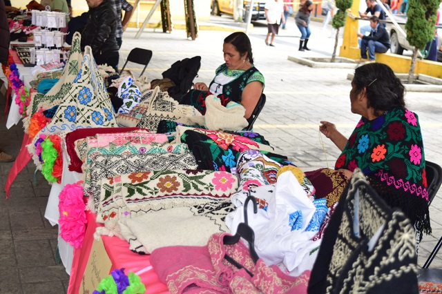 Inauguran Feria de las Comunidades en Tlatlauquitepec