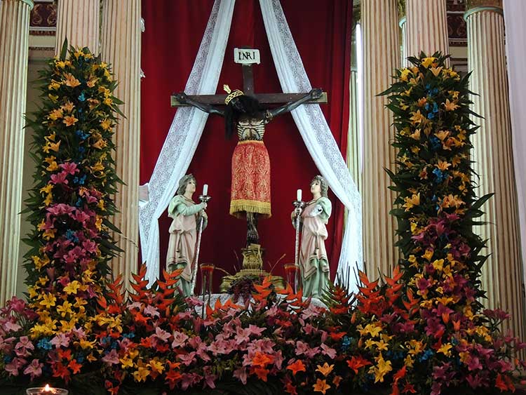 Más de 20 mil fieles visitan al Cristo del Calvario en Tlacotepec
