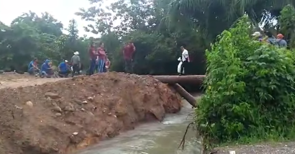 Lluvias dejan incomunicados a cientos en Tlacotepec de Díaz