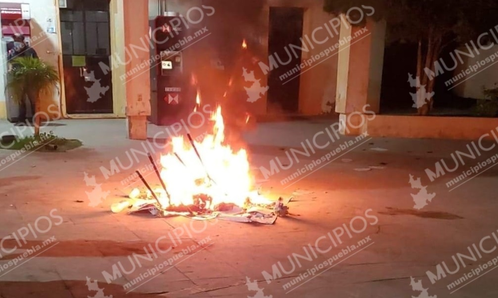 Hay 4 policías lesionados en Tlacotepec tras enfrentamiento por detención