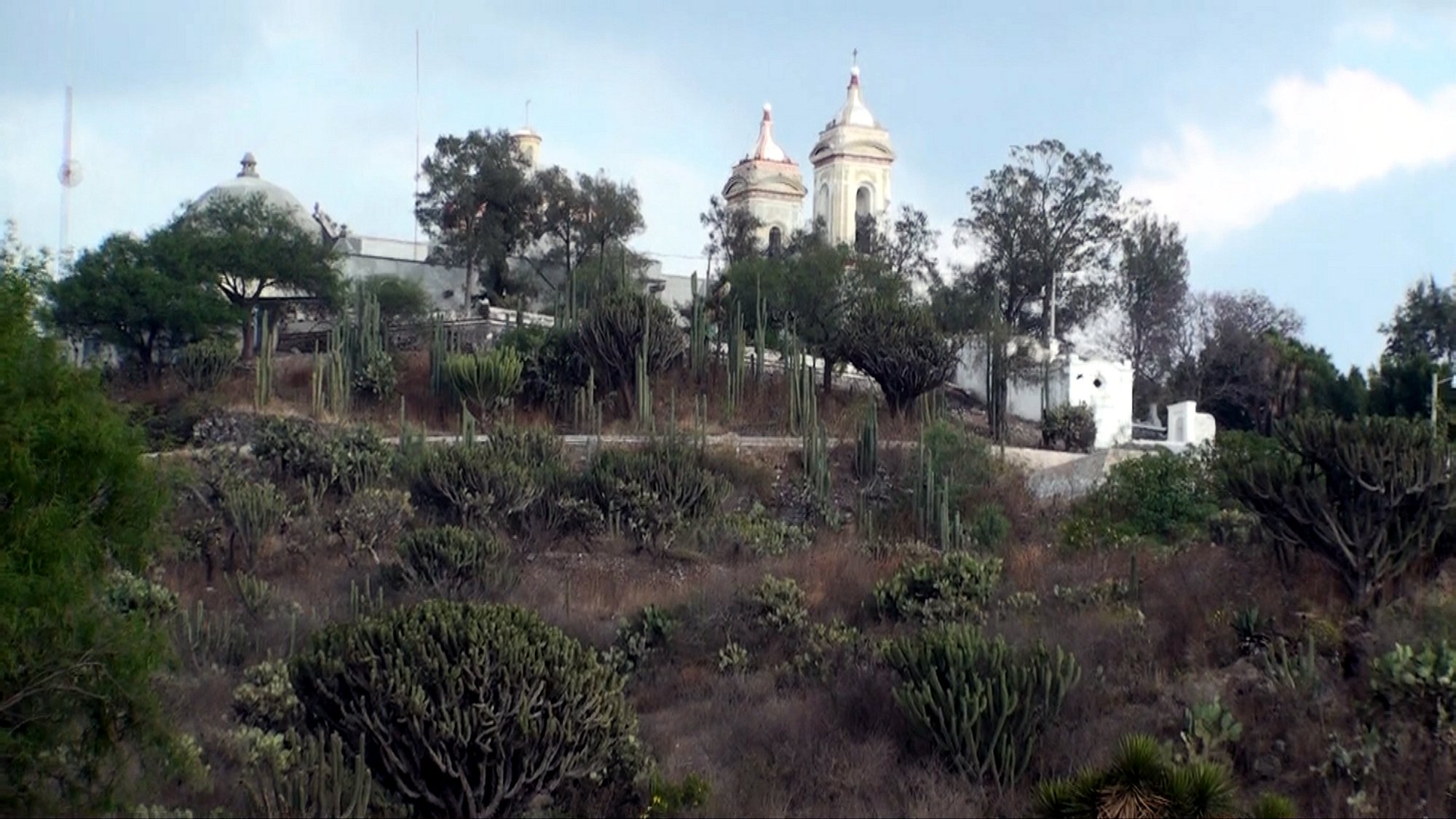 Con mensaje en cartulina encuentran cadáver en Tlacotepec de Benito Juárez