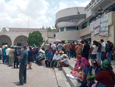 Protestan en Tlacotepec de Juárez para exigir despensas