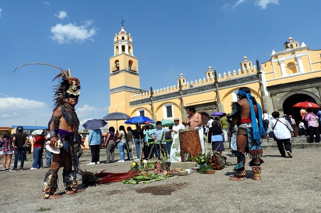 Reparten 350 litros de pulque en la Tlahuanca de San Pedro