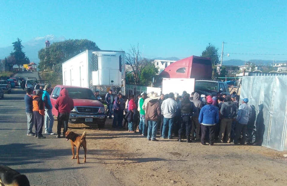 Por rescate de ladrón retienen a policías estatales en Tlahuapan