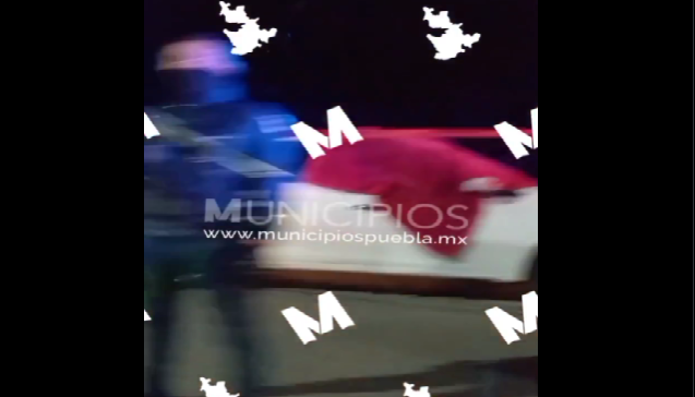 VIDEO Matan a un hombre en Tlahuapan, frente a su pareja