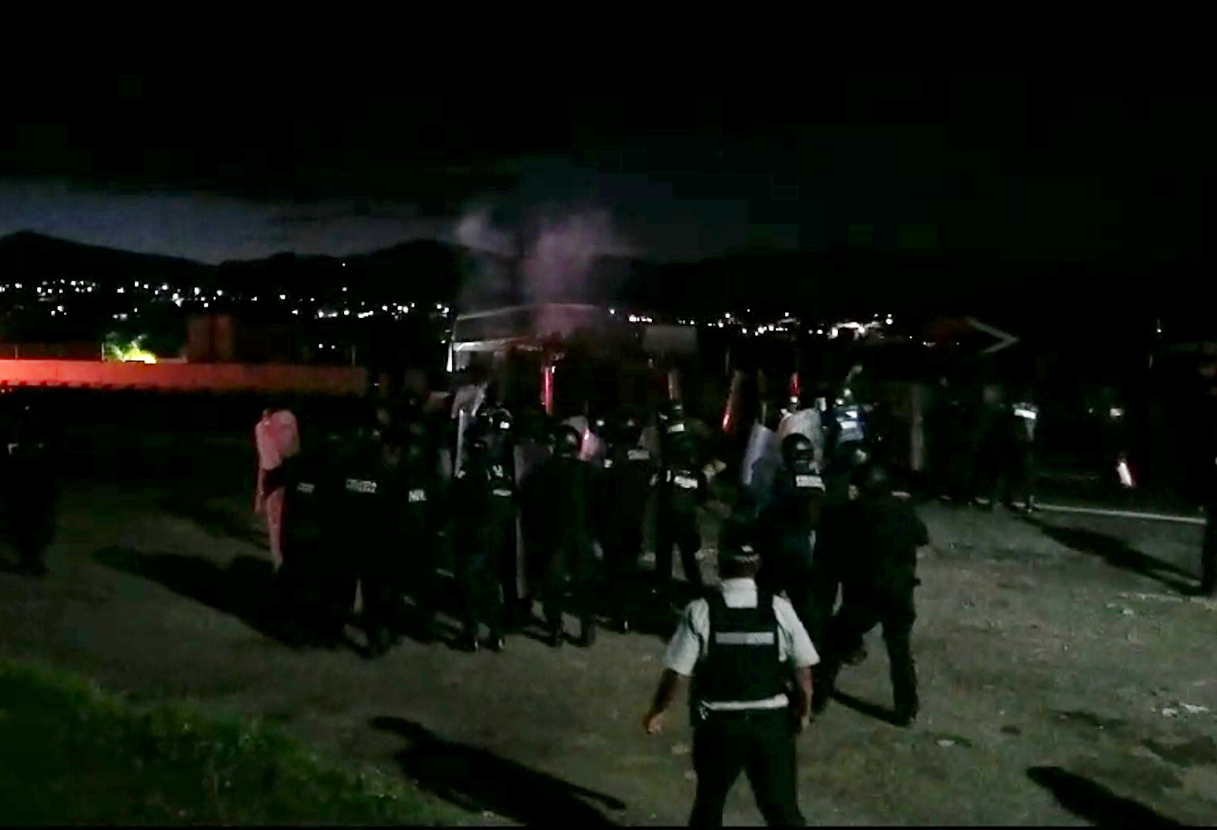 Desalojan a manifestantes que exigían liberación de detenidos en Tlahuapan