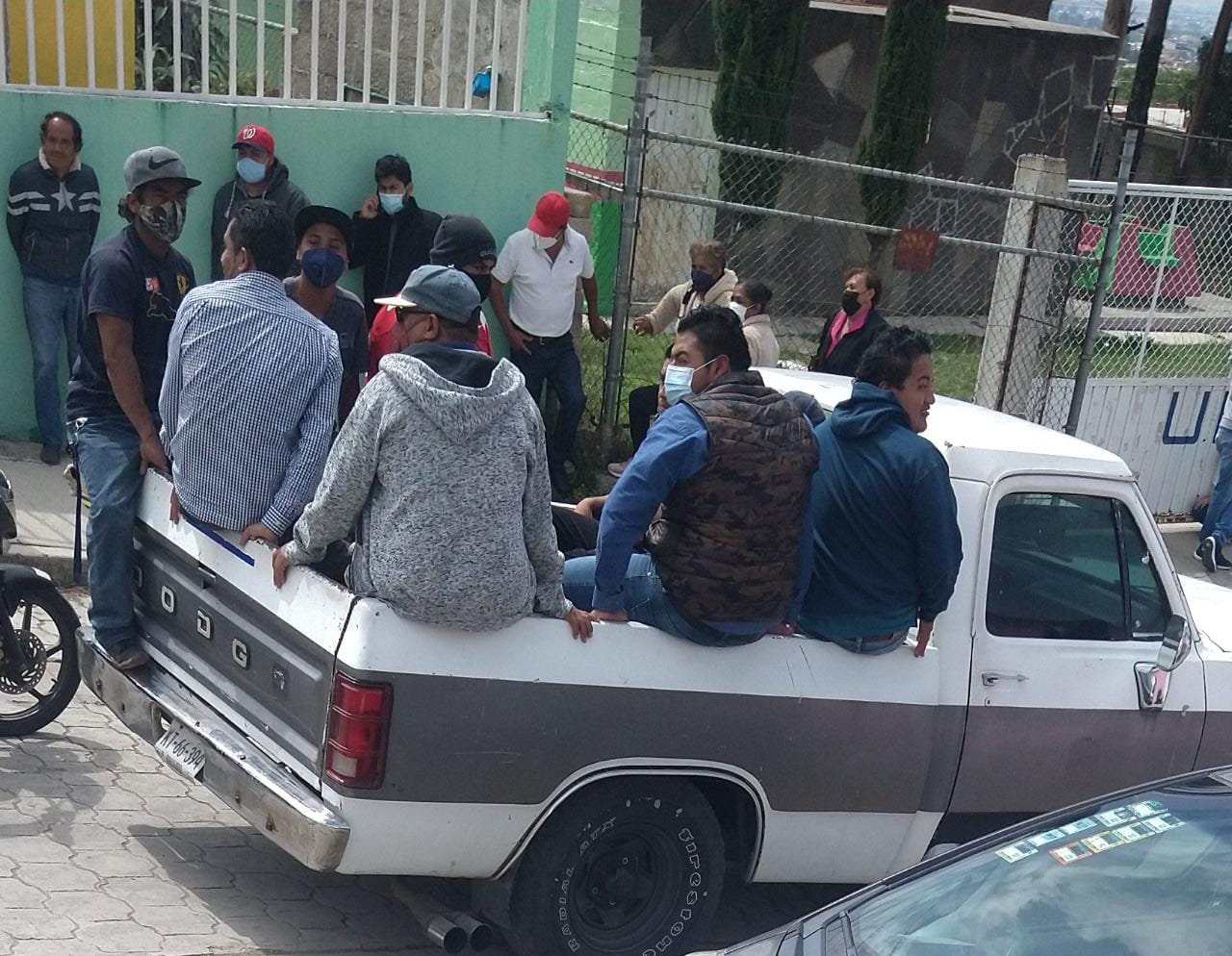 Vecinos de Tlalancaleca reportan agresiones y presunta compra de voto