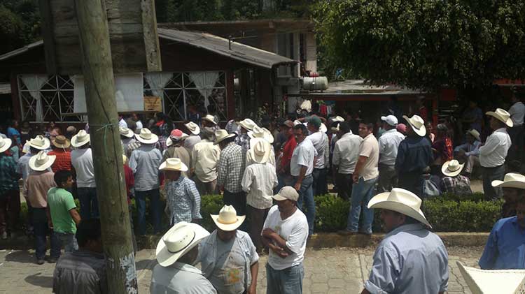 Lamentan ciudadanos compra de voto en Tlaola por Puebla Unida