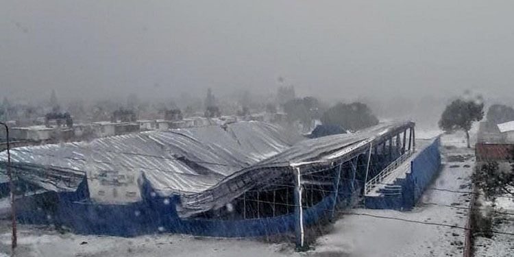 Muere mujer en granizada que colapsó techo de canchas en Tlaxcala