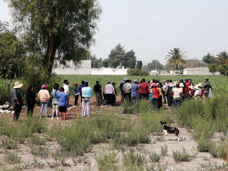 Se enfrentan a golpes vecinos por un predio en Tochtepec