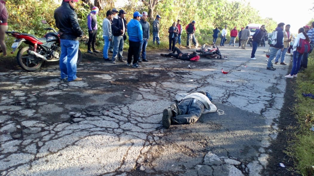 Embisten a adulto sobre carretera a Tochimilco