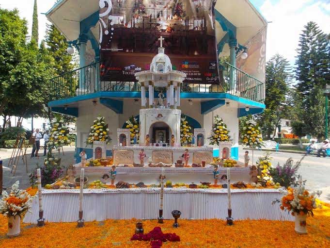 Tochimilco y sus ofrendas monumentales de papel picado