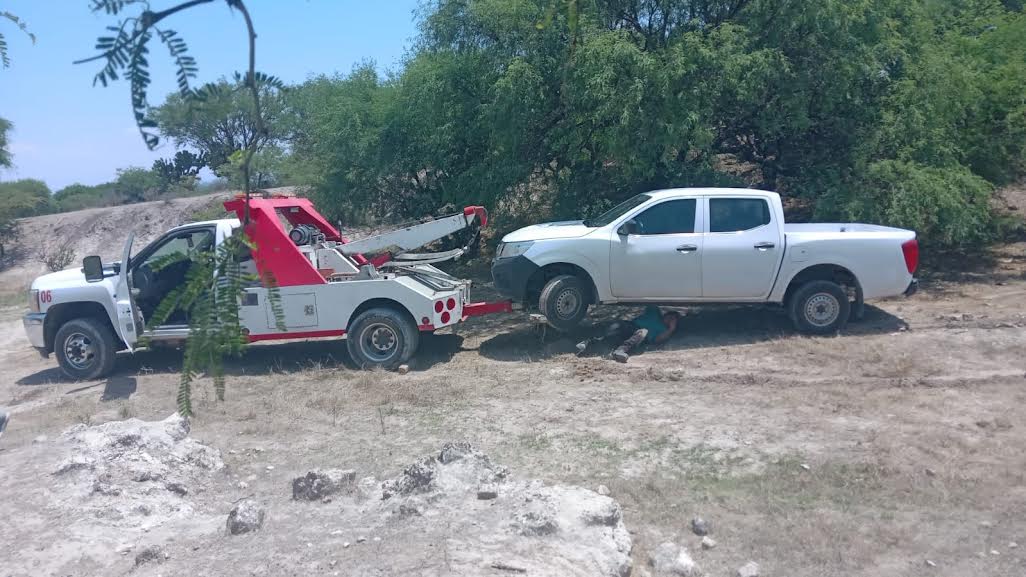 Abandonan en Tochtepec camioneta robada con violencia en Tecamachalco