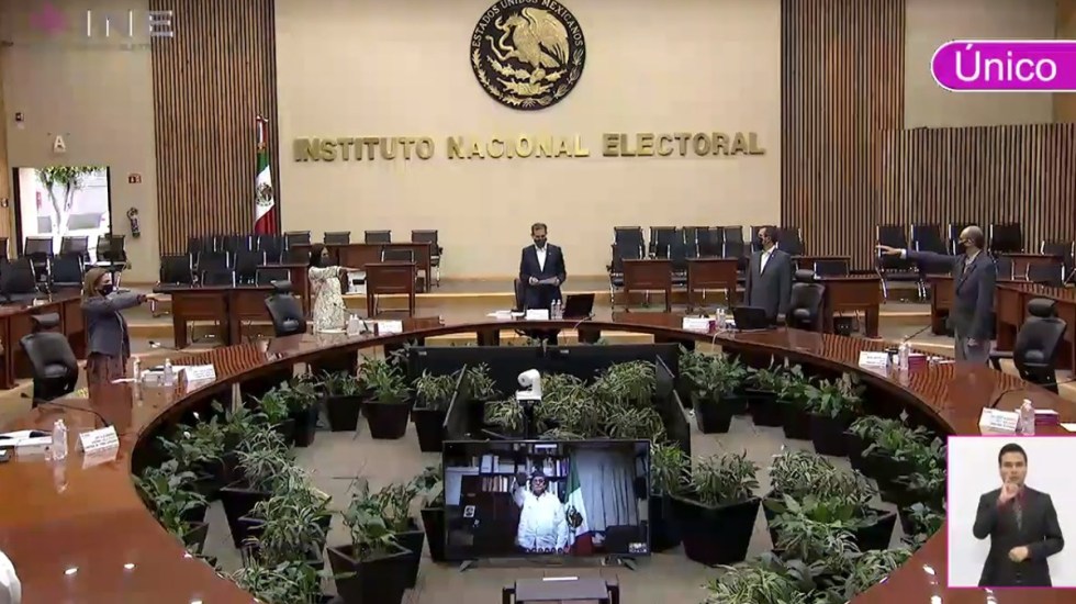 Niegan registro a partidos de Calderón y Gordillo, PES sobrevive