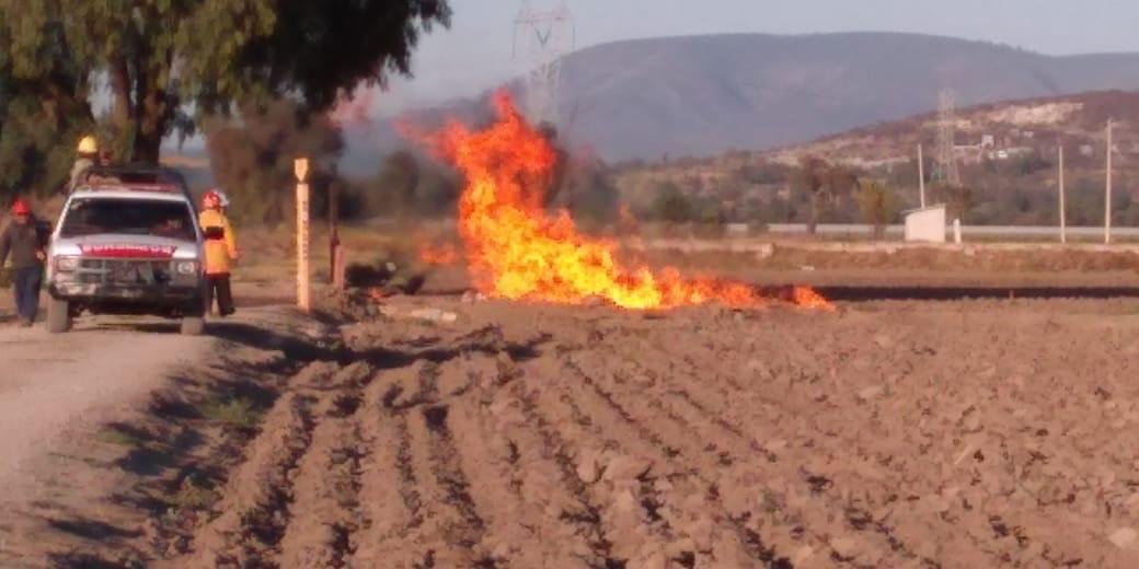 Generan fuego controlado de toma clandestina en Tepeaca 