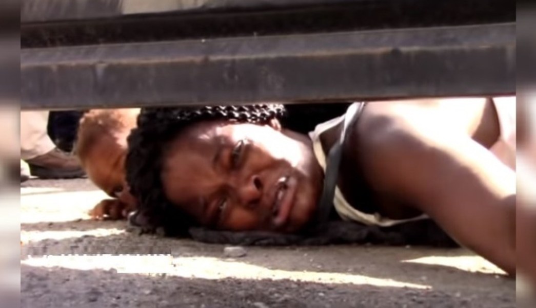 VIDEO Mujer migrante suplica por ayuda para su hijo