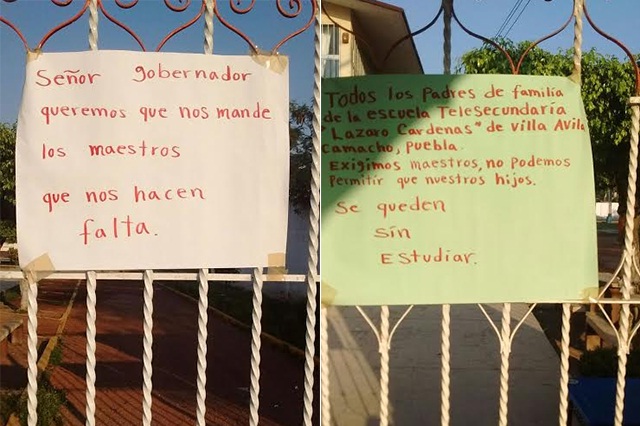 Toman escuela de Xicotepec en protesta por falta de maestros