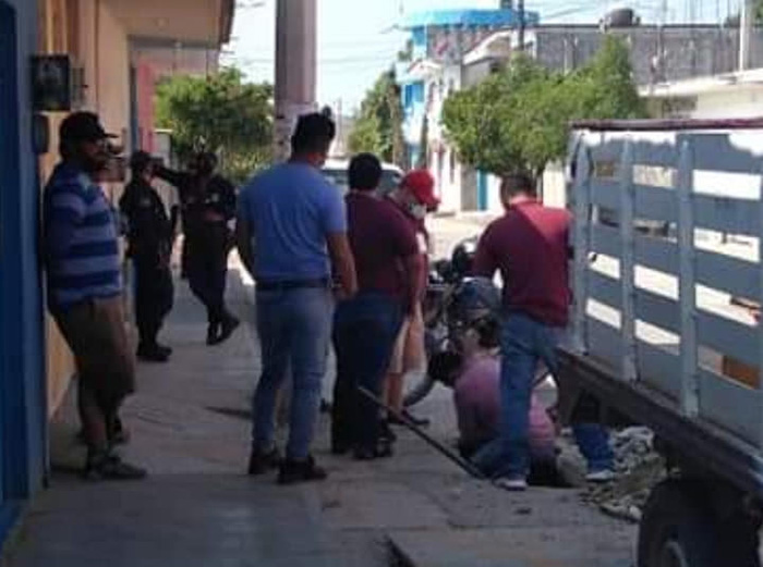 Sosapama corta tomas de agua en plena contingencia en Acatlán