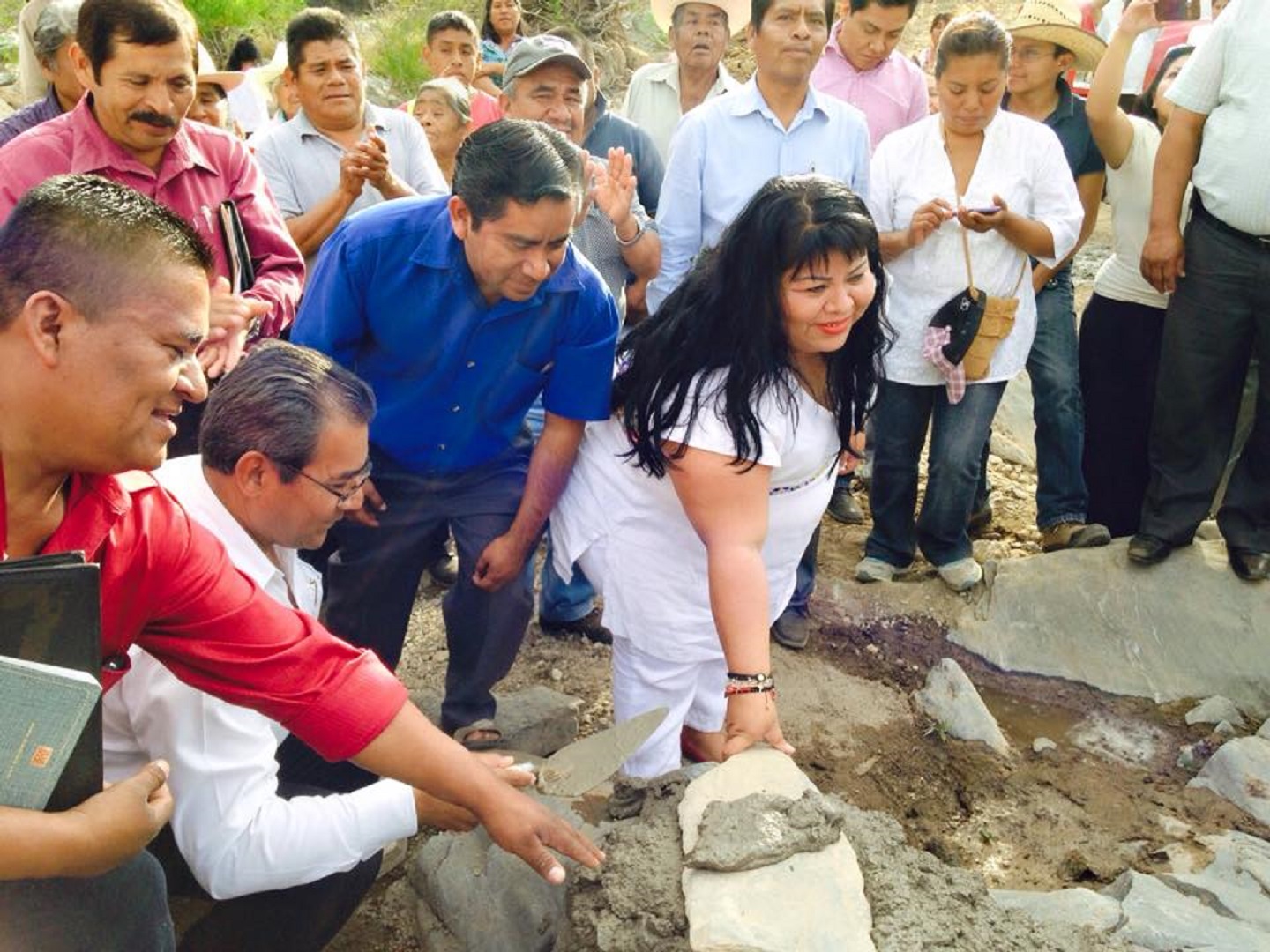 Inician construcción de dos represas en Xayacatlán