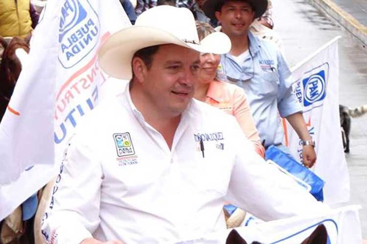 Responsabilizan a Toño Vázquez por daños a la salud del alcalde de Teziutlán