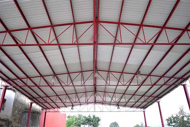 Entrega Ayuntamiento de Zacapoaxtla rehabilitación de techo del auditorio de Xalticpac
