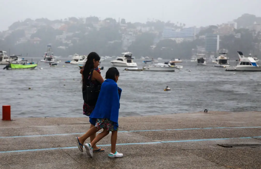 John se degrada a tormenta tropical