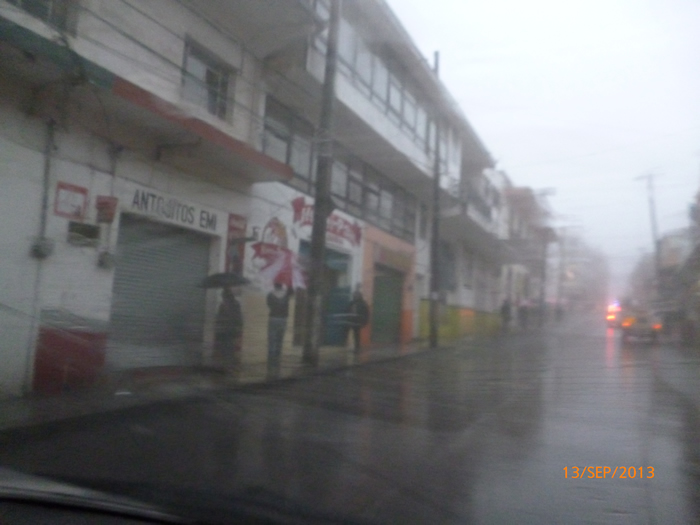 Se inconforman padres de familia ante tardía suspensión de clases por lluvias