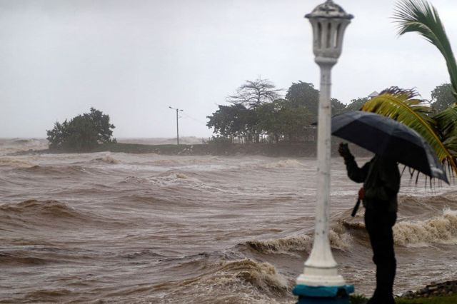 Tormenta tropical Sara deja devastación en Honduras y amenaza a Centroamérica