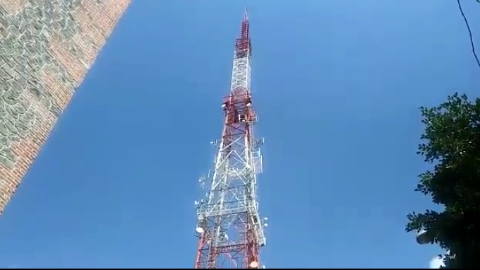Joven de 23 murió al caer de 30 metros desde una torre